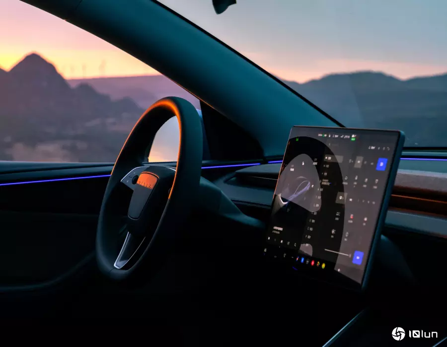 线上配资公司 特斯拉2025.26更新重磅推出免提Grok AI，一文带你了解关键信息